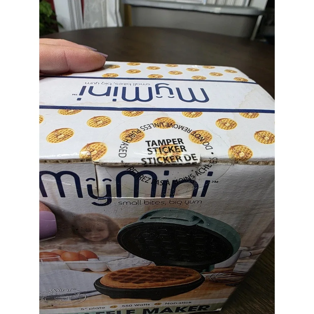 Nostalgia My Mini Waffle Maker 5 Inch Non Stick‎ Teal Compact MWF5TL New B3